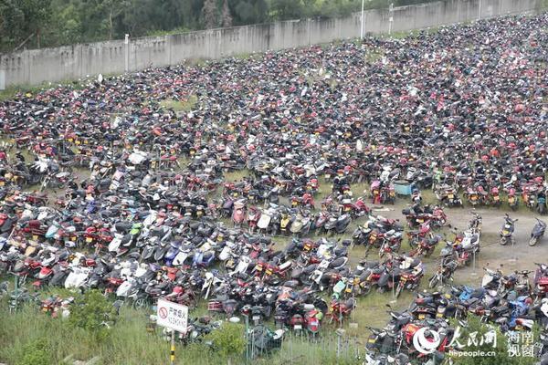 11月4日上午，海口市公安局交警支队综合服务中心停车场停满违章被暂扣的电动车