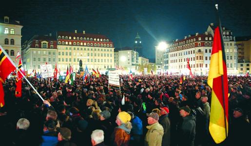 德官员斥默克尔移民政策导致内战|右翼|支持