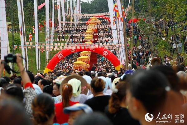 开光祈福仪式现场。(人民网 李发兴 摄)