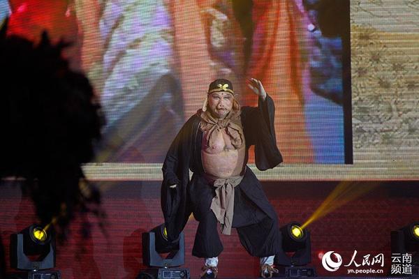 “二师兄”马德华亚微节颁奖盛典上献唱《敢问路在何方》|西游记|演员_凤凰资讯