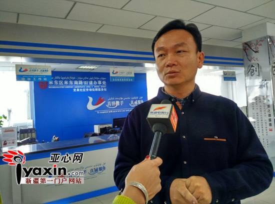 乌鲁木齐市旅游局给米东区龙泉社区捐赠扫雪车