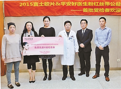 继10月中下旬在亿利艺术馆展出后,10月26日至28日,库布其“一带一路·精准扶贫”公益图片展移师建外SOHO西区休闲广场向更多企业白领“讲述”库布其旧貌换新颜的点滴历程。