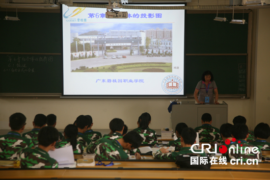 碧桂园职业学院的学生正在上课 摄影：杜权威　　