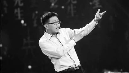 刘振泽在山东卫视《我是先生》栏目的舞台上讲课 D7