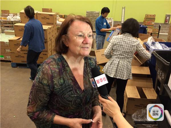 　　图为休斯敦市长夫人接受新华社记者采访。