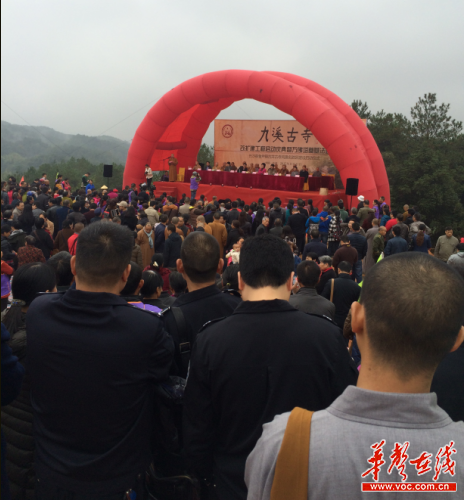 九溪古寺改扩建工程启动庆典暨万佛塔奠基法会现场。