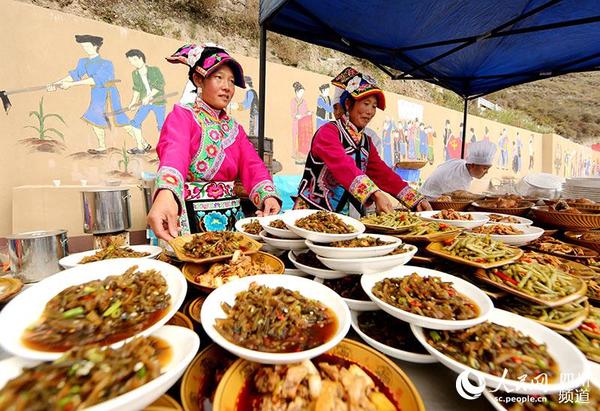 图为羌家特色美食.(伍排勇 摄)