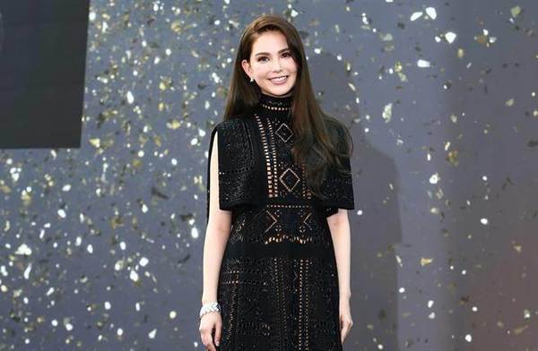 昆凌曝老公周杰伦常做家务 兼任奶爸煮夫 铲屎