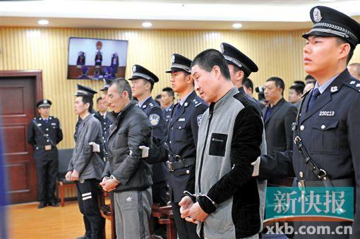 ■昨日,被告人高玉伦、王大民、李海伟(从右至左)在宣判现场。新华社发