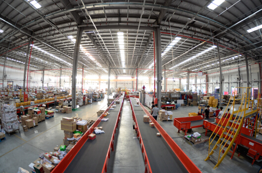 河北省廊坊固安物流中心,京东在全国46座城市运营着196个大型仓库。新华社记者 王建华摄