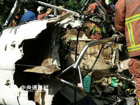 新北市泰山区传出台电维修直升机坠落的意外。来源：台湾“中央社”