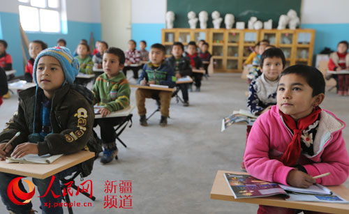 新疆伽师综合发力发展教育事业|学生|校园