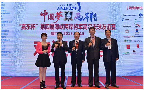 （欢迎晚宴上两岸将军联谊会主要领导向在场将军敬酒）