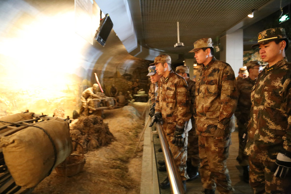 学员们参观孟良崮战役纪念馆。丁小宁 摄