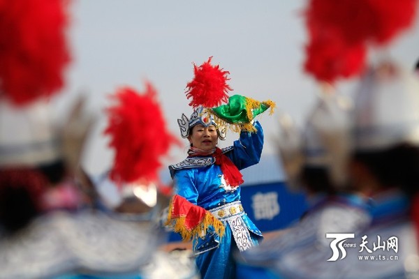 威风锣鼓来助兴。