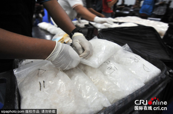 　　当地时间2015年12月4日，印度尼西亚雅加达，雅加达印尼国家禁毒组近日抓获一名35岁名为Tommy Lim的走私冰毒者。图片来源：sipaphoto