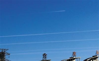 平行线|飞机|飞过