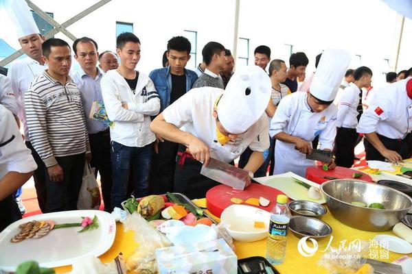 海南300多名厨师激烈比拼冬交会烹饪大赛|技能