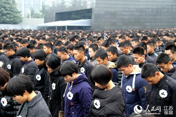 的同胞默哀  人民网南京12月13日电 (韩振,姚媛)12月13日是国家公祭日