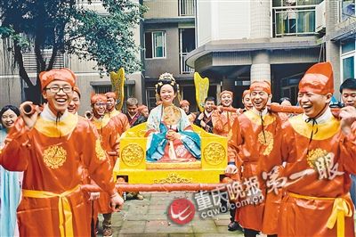 江北有人办唐式婚礼 新娘八抬大轿抬进门|婚礼|迎亲_凤凰资讯