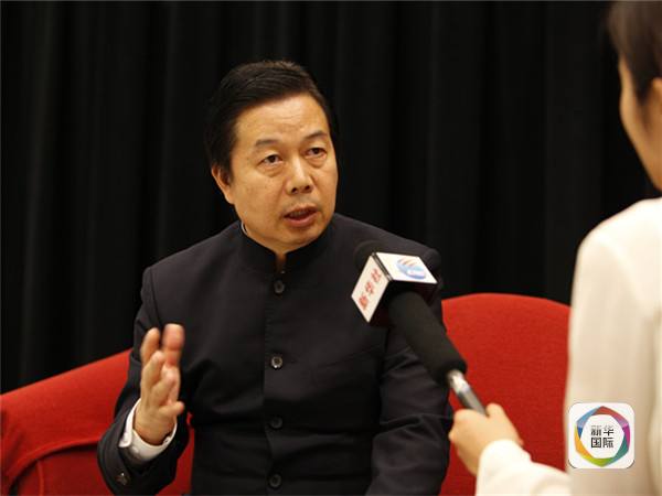 　　中央民族乐团团长席强接受新华社记者专访。