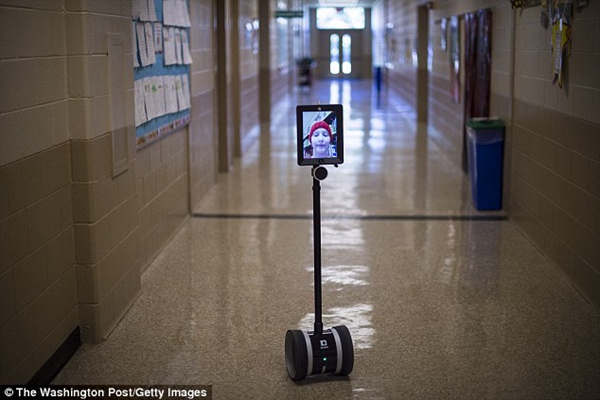 佩顿的机器人代替她重返校园。（图片来源：《华盛顿邮报》）