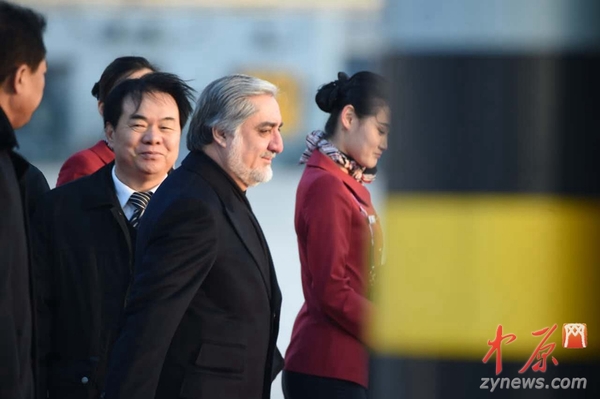 △14日,阿富汗首席执行官阿卜杜拉 乘飞机到达郑州