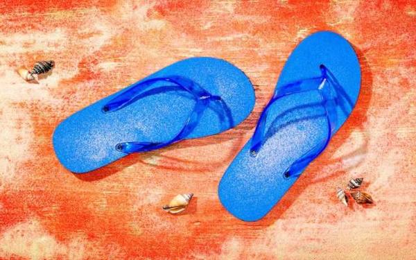 　　西班牙：禁止穿人字拖开车