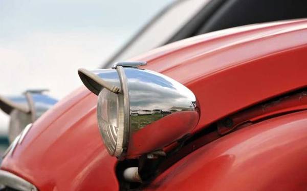 　　丹麦：白天也要开车灯