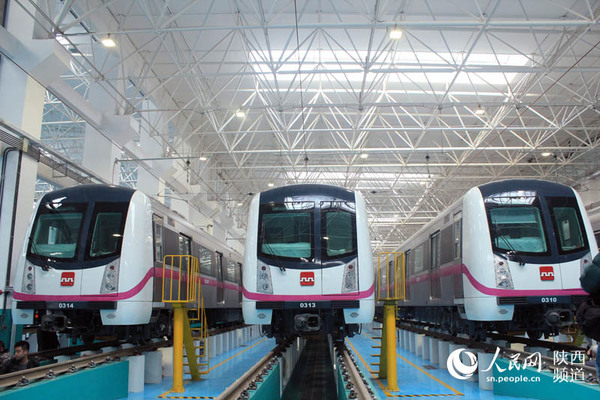 紫粉色系的地铁三号线充满温柔浪漫的气质 和冰摄