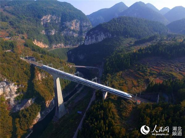 蜀道不再难：宜万铁路开通运营五周年剪影