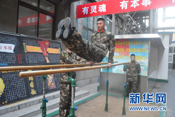 组织双杠训练，提高能力素质