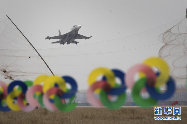 2015年3月3日，“海空雄鹰团”组织编队进行跨昼夜战术科目训练。新华社记者琚振华摄