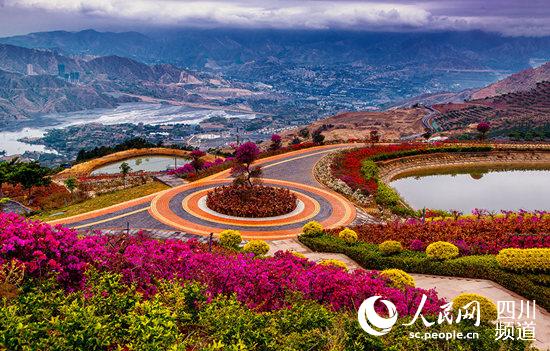 花舞人间。(蓝华斌 摄)