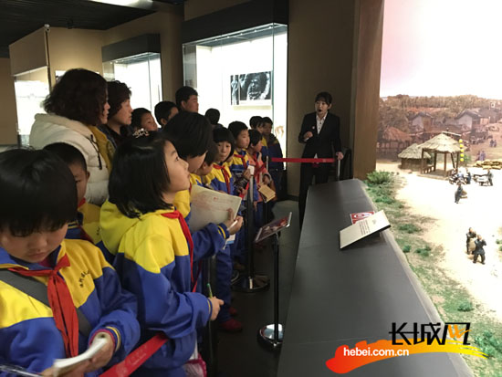 沧州市运河区联立小学参观市博物馆感受历史人