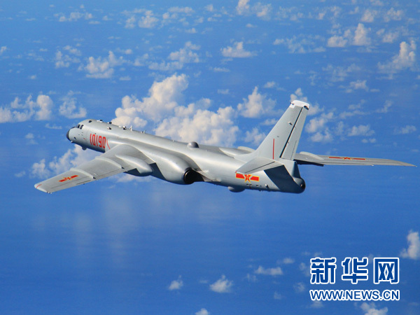 　　8月14日，中国空军轰-6K等多型飞机从多个机场起飞，经巴士海峡赴西太平洋远海训练。冯翔摄