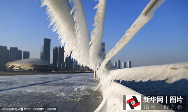  大连海岸 现冰挂 奇观 |冷空气|阵风_凤凰资讯