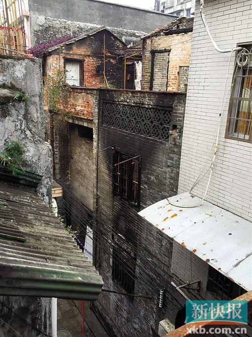 ■起火房屋为一栋三层高的危房。 新快报记者 彭程/摄