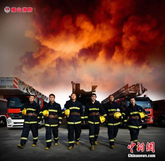 趣河北?:唐山消防新年海报火了 还有消防小公