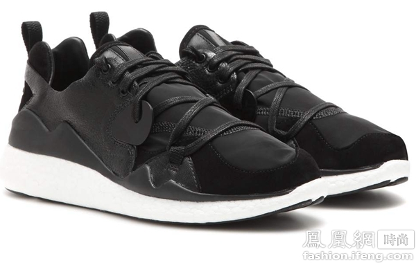 郑爽告诉你 机场街拍牛仔裤和运动鞋更配哦|搭