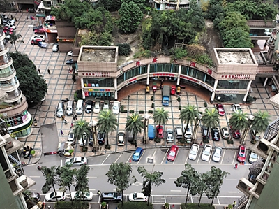 圈中位置即文中提到的被钢珠打的“重灾区”。