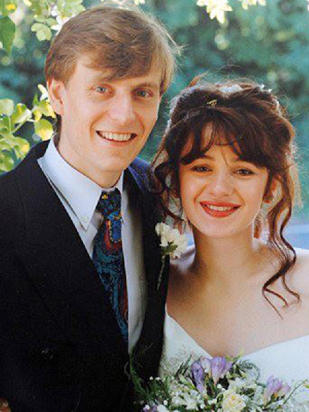 西蒙·沃森和前妻佐丽察合影。（图片：《镜报》）