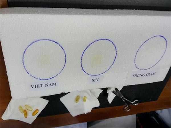 　　图为检验开始后，全部鱼油样品都开始出现溶解泡沫塑料现象。