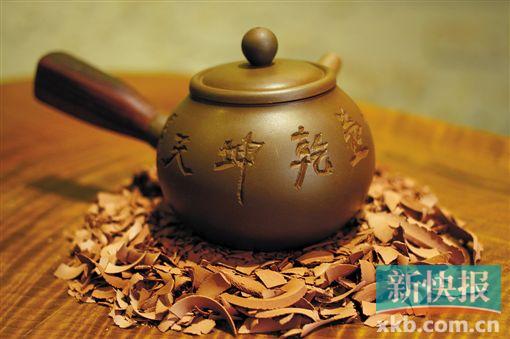 ■书法大师钟国康亲手刻壶;壶柄材质:海南黄花梨