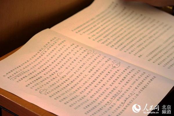 代表的笔记。人民网 赵青摄