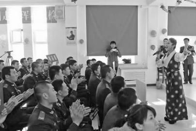 文艺志愿者服务团慰问采访活动现场 吉林日报记者 丁妍 摄