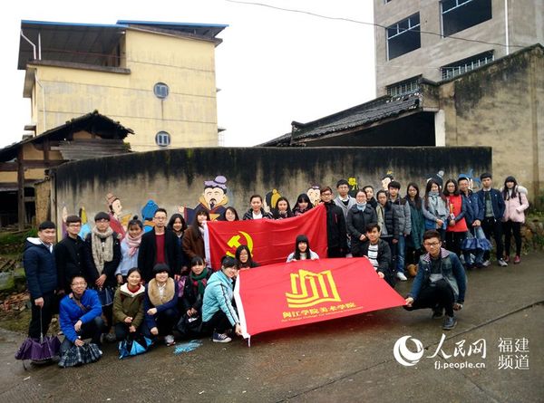 大学生在寒假谱写青春之歌