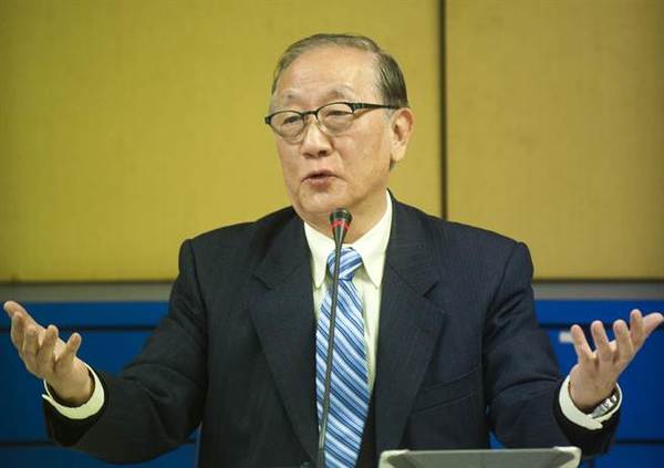 新党主席郁慕明26日表示，国民党认为他资格不符他也可以接受，并强调自己不会去领表参选国民党主席。（郑任南摄）图片来源：台湾《中时电子报》