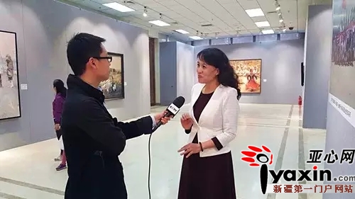 策展人郭云接受中国中央电视台采访。