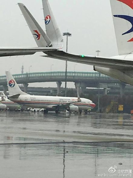 上海虹桥机场两架东航飞机发生刮蹭事故(图)|飞